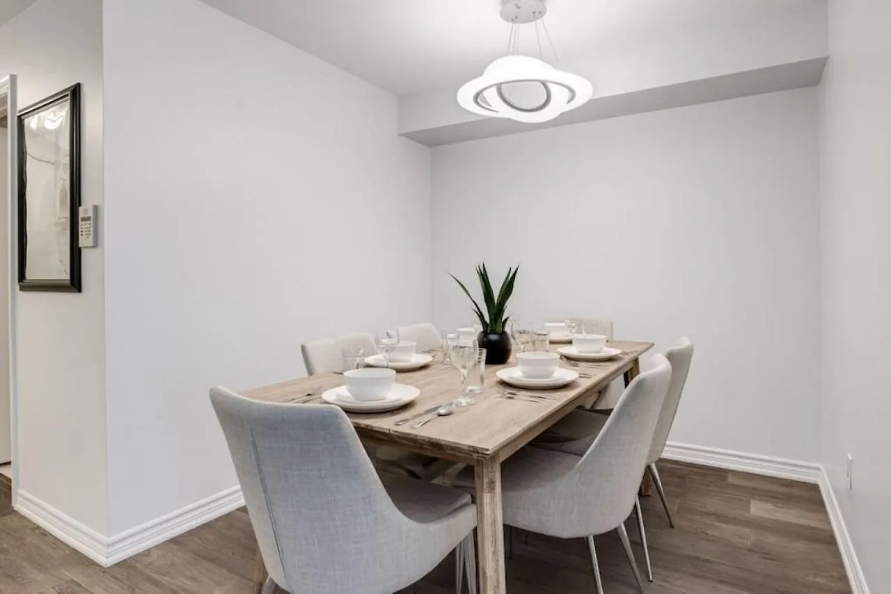Urban Apt With Highspeed Wifi Near Shopping Malls Toronto Holiday home