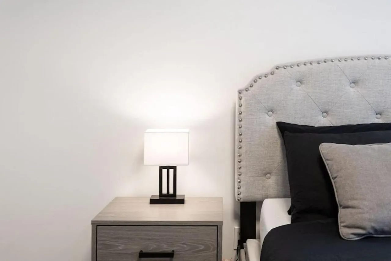 Urban Apt With Highspeed Wifi Near Shopping Malls Toronto