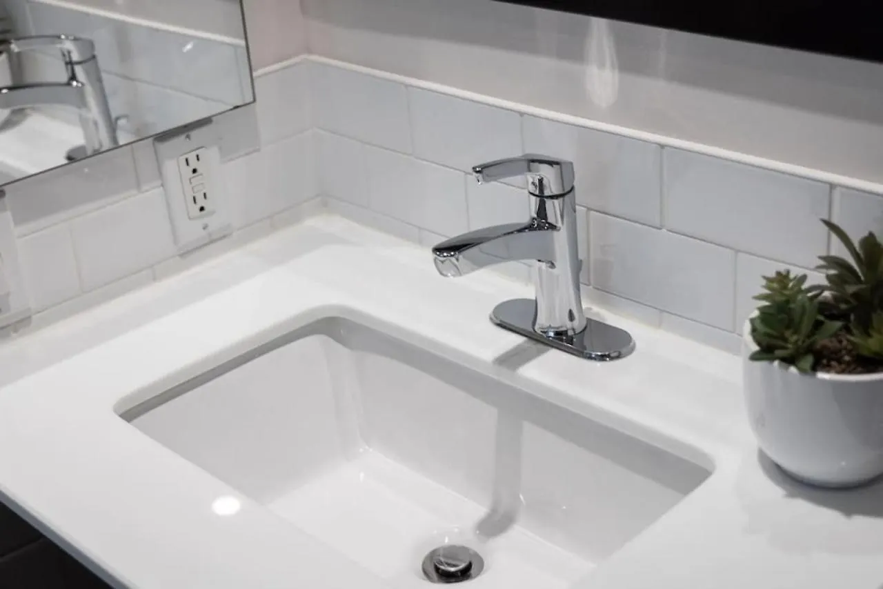 Urban Apt With Highspeed Wifi Near Shopping Malls Toronto